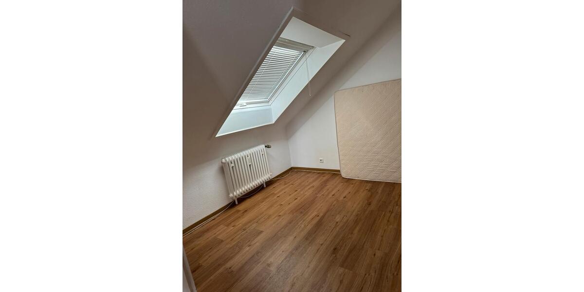 Dachgeschoßwohnung Stuttgart Feuerbach - 1 Zimmer, 28 m&sup2;, 900&euro; | Angebot:26698174