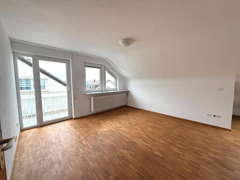 Helle 3-Zimmer-Dachgeschosswohnung mit Balkon, Ebk in Benningen zimmer