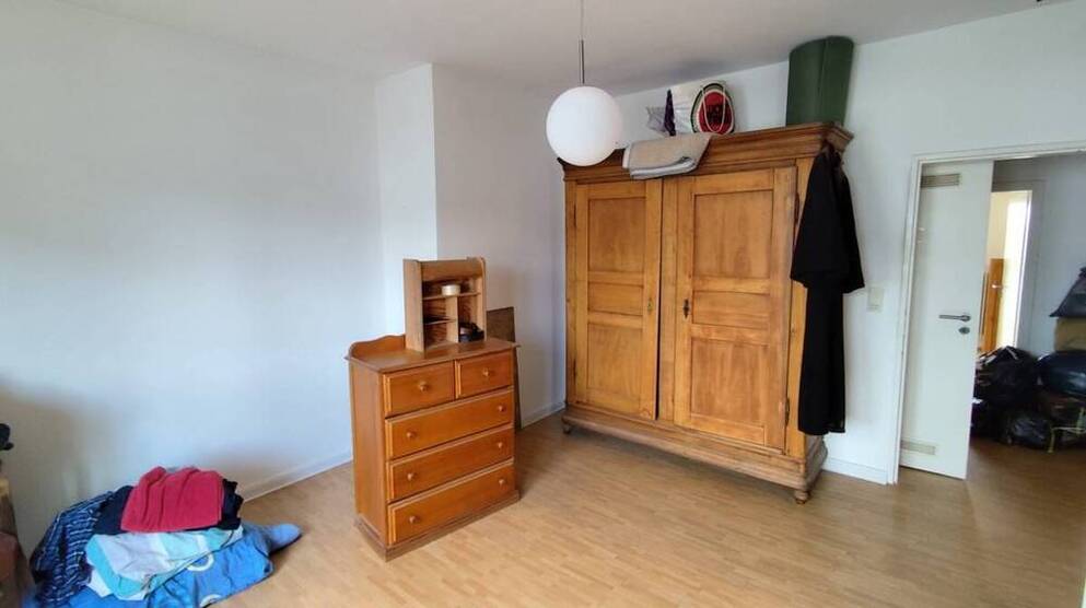 großzügige 3-Zimmer-Küche-Bad mit großem Balkon und Kaminofen