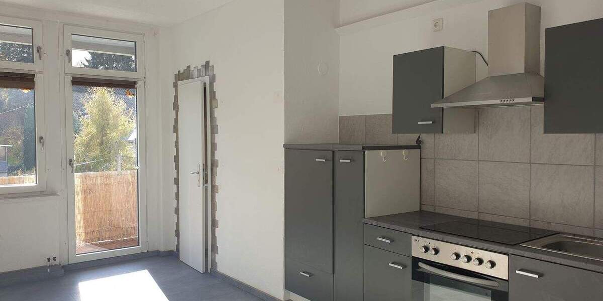 Idividuell Wohnen mit Einbauküch im Altbau Charme mit Balkon 3 zimmer