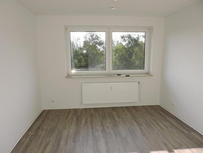 Renovierte 3-Zimmer- Wohnung mit großem Balkon frei!