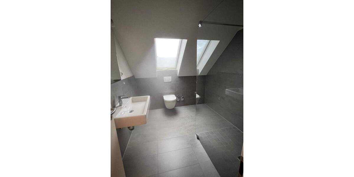 *NEU* MODERNE UND HELLE DACHGESCHOSSWOHNUNG MIT GROßEM WOHN-ESSBEREICH IM BELIEBTEN FINTHEN! 3 zimmer