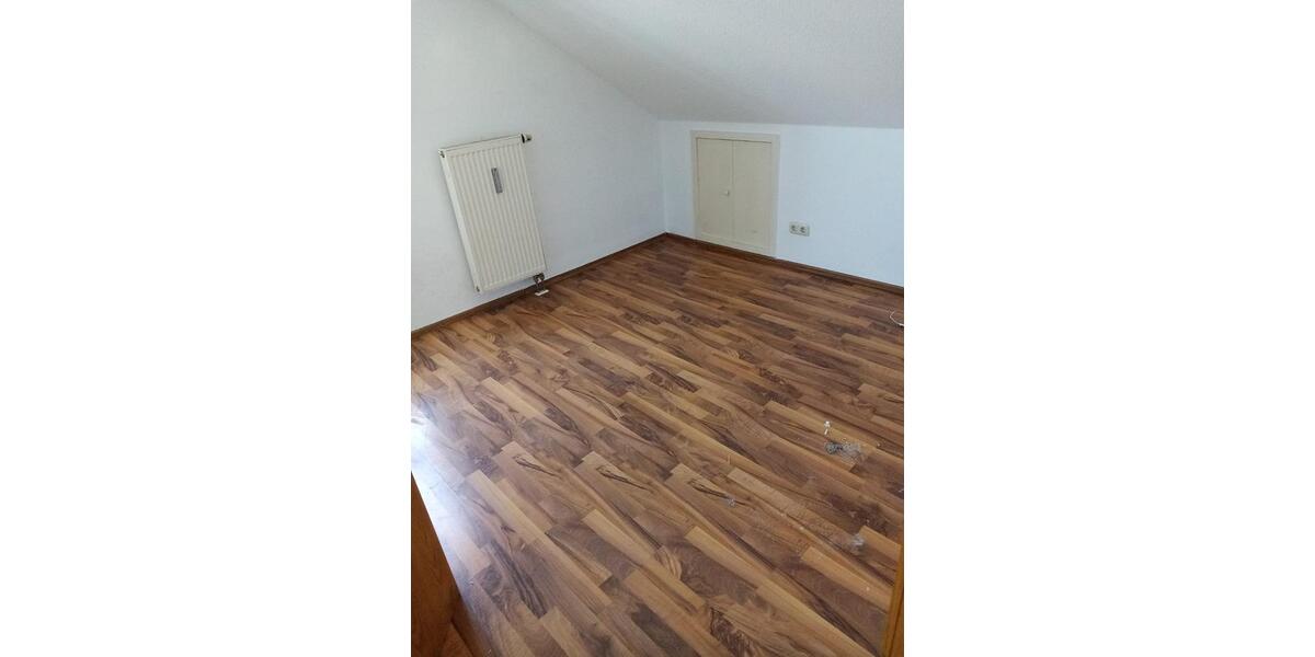 Dachgeschoßwohnung Freilassing - 2 Zimmer, 50 m&sup2;, 670&euro; | Angebot:25144610