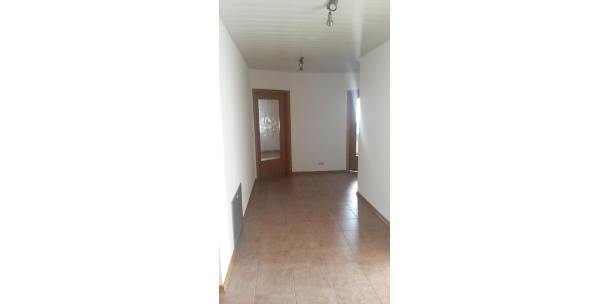 Dachgeschoßwohnung Gründau - 3 Zimmer, 98 m&sup2;, 800&euro; | Angebot:23593820