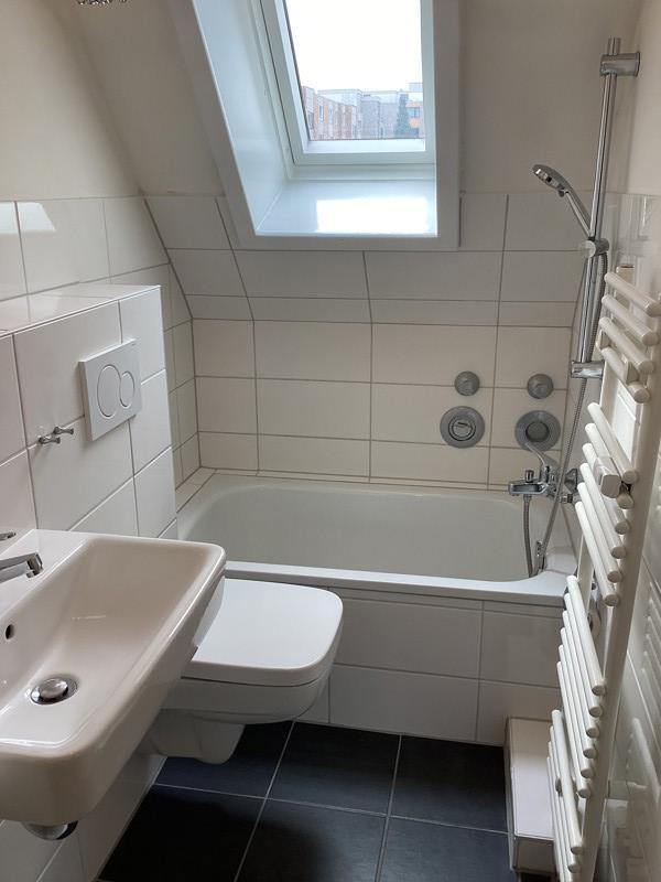 Kleine niedliche 2,5 Zimmer Dachgeschoss Wohnung zu sofort!