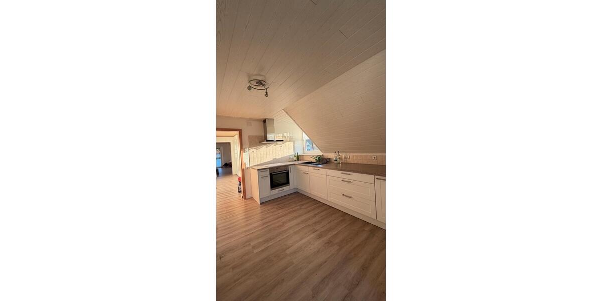 Dachgeschoßwohnung Schliengen - 3 Zimmer, 80 m&sup2;, 1.200&euro; | Angebot:25270862