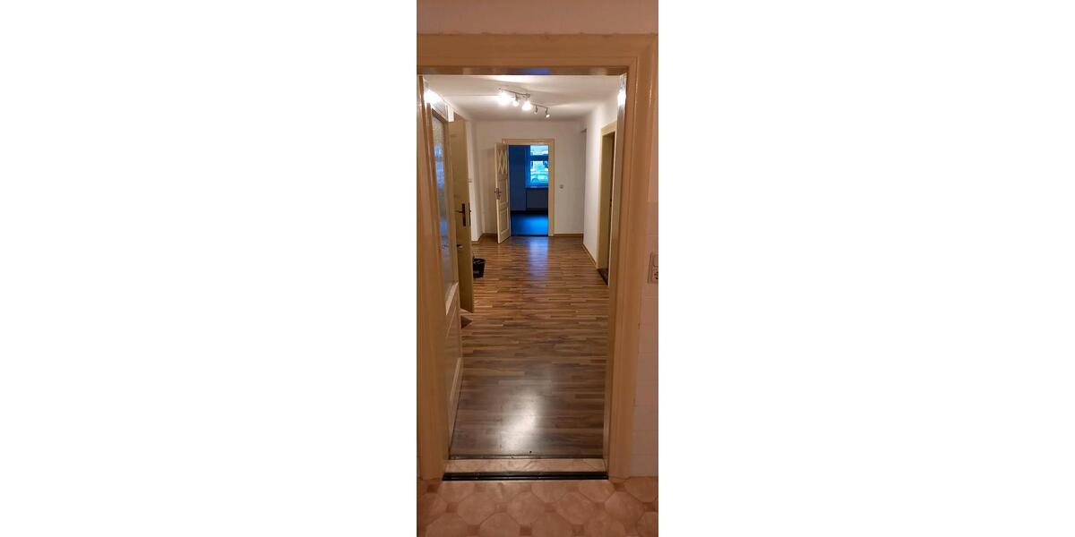 Erdgeschoßwohnung Oschersleben (Bode) - 4 Zimmer, 121 m&sup2;, 890&euro; | Angebot:26586333