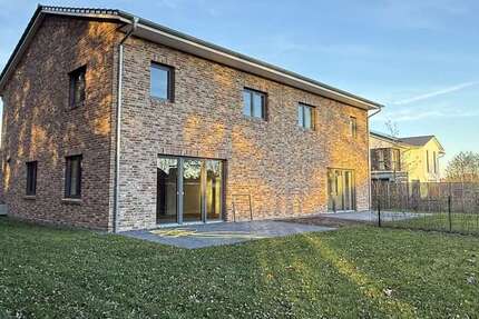 Haus zum Mieten in Uetersen 1.950 € 124.74 m² 4 zimmer