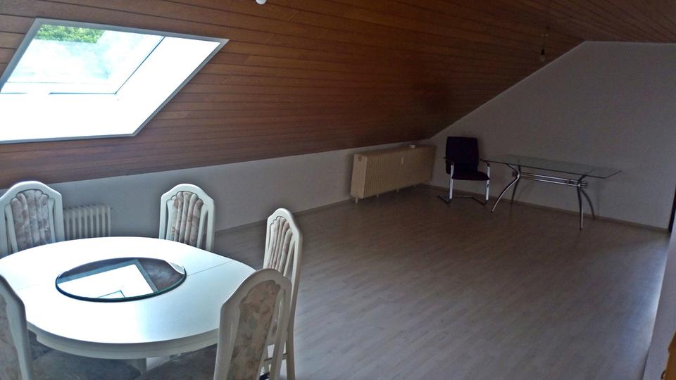 Dachgeschoßwohnung Riegelsberg - 3 Zimmer, 100 m&sup2;, 680&euro; | Angebot:26287855