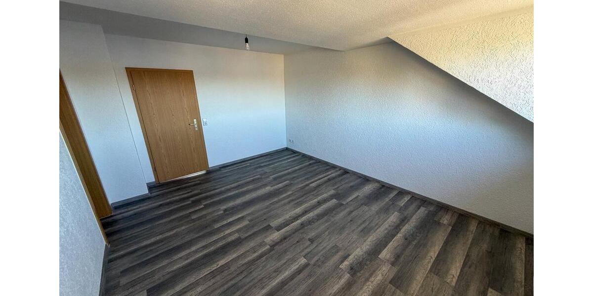 Dachgeschoßwohnung Werdau - 3 Zimmer, 67 m&sup2;, 368&euro; | Angebot:26131598