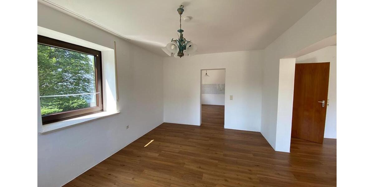 Zentral gelegene 5-Zimmer-Wohnung mit Balkon in Meitingen zimmer