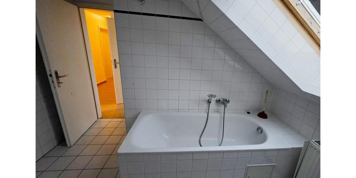 Dachgeschoßwohnung Schwerin - 3 Zimmer, 67 m&sup2;, 668&euro; | Angebot:24846507