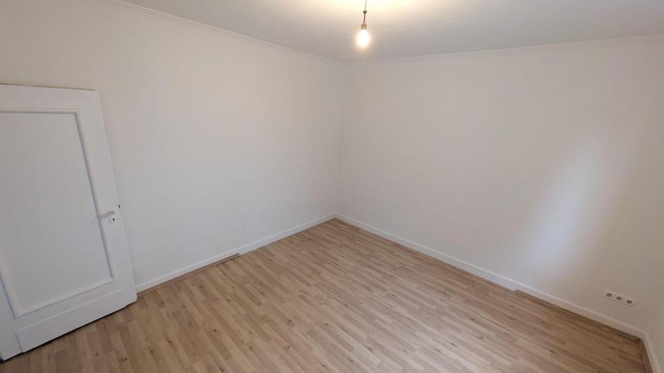 Charmante neurenovierte 3-Zimmer-Wohnung mit moderner Küche im 1. Obergeschoss 3 zimmer