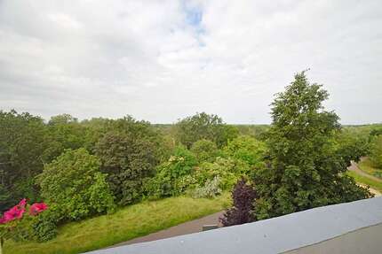 Wohnung zum Mieten in Halle (Saale) 649,80 € 100.8 m² 5 zimmer