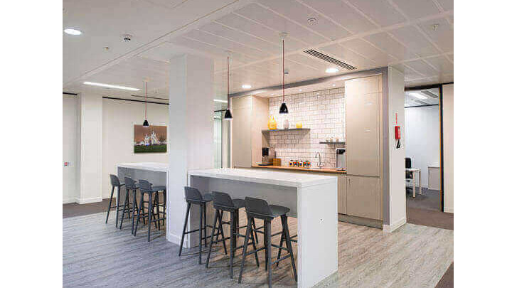 Köln-Ehrenfeld: Flexibles, möbliertes Büro L im Colonius Carré zimmer