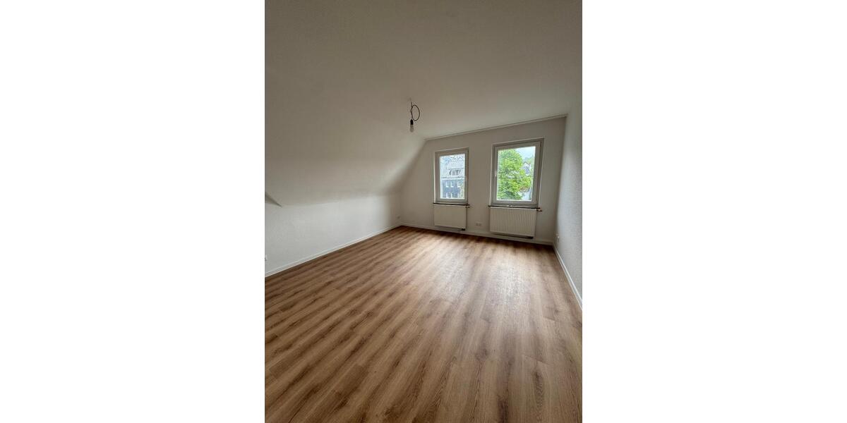 Dachgeschoßwohnung Siegen - 4 Zimmer, 67 m&sup2;, 650&euro; | Angebot:26587523
