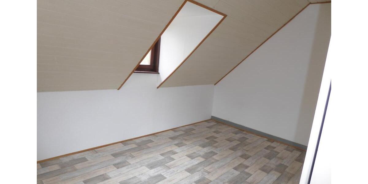 Dachgeschoßwohnung Beedenbostel - 3 Zimmer, 100 m&sup2;, 620&euro; | Angebot:26224119