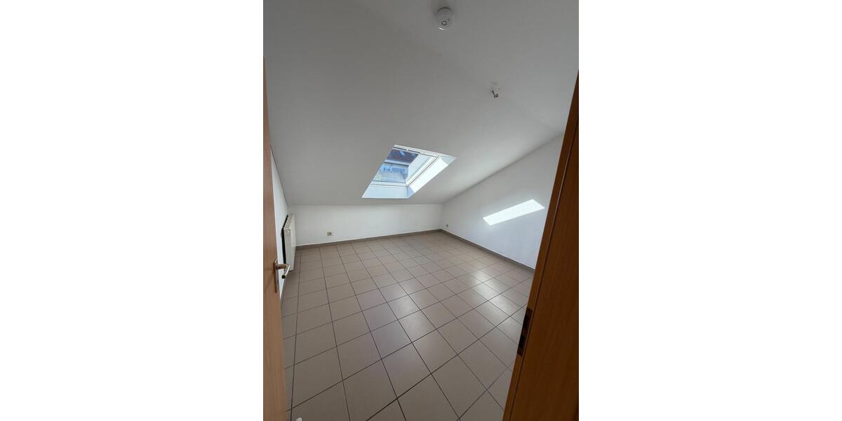 Dachgeschoßwohnung Püttlingen - 4 Zimmer, 75 m&sup2;, 690&euro; | Angebot:24476334