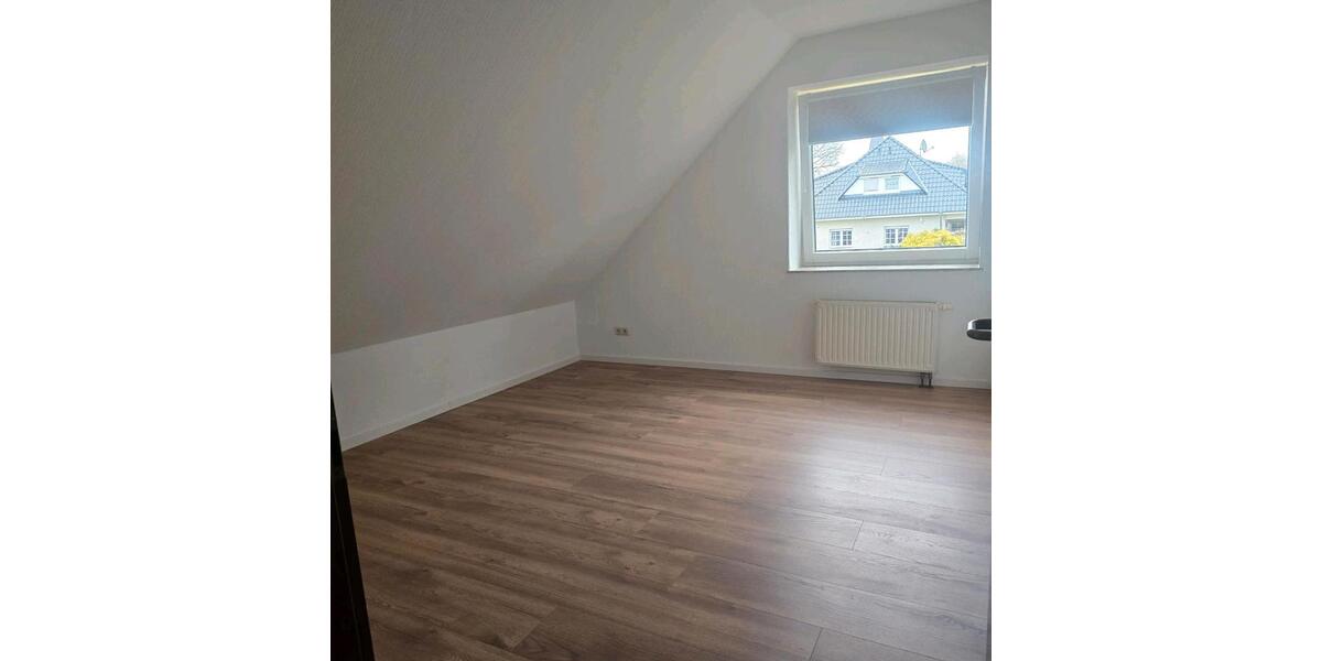 Dachgeschoßwohnung Edemissen - 3 Zimmer, 65 m&sup2;, 950&euro; | Angebot:26039669
