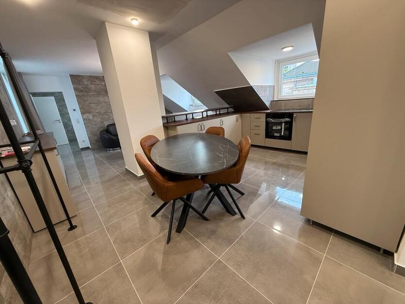 Helles möbliertes Apartment