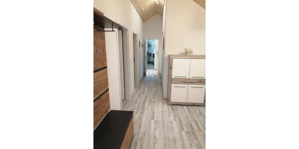 Dachgeschoßwohnung Singen (Hohentwiel) - 3 Zimmer, 65 m&sup2;, 1.180&euro; | Angebot:25988241
