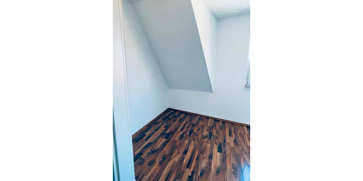 Dachgeschoßwohnung Ditzingen - 3.5 Zimmer, 85 m&sup2;, 1.200&euro; | Angebot:26603214