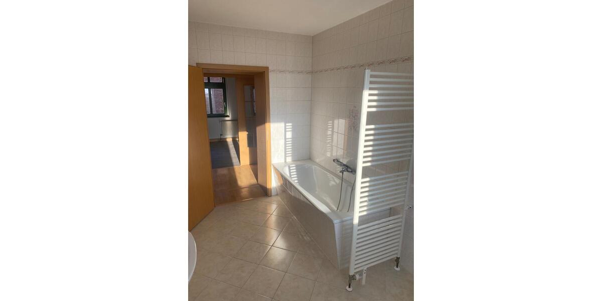 Etagenwohnung Staßfurt - 4 Zimmer, 103 m&sup2;, 500&euro; | Angebot:26633185
