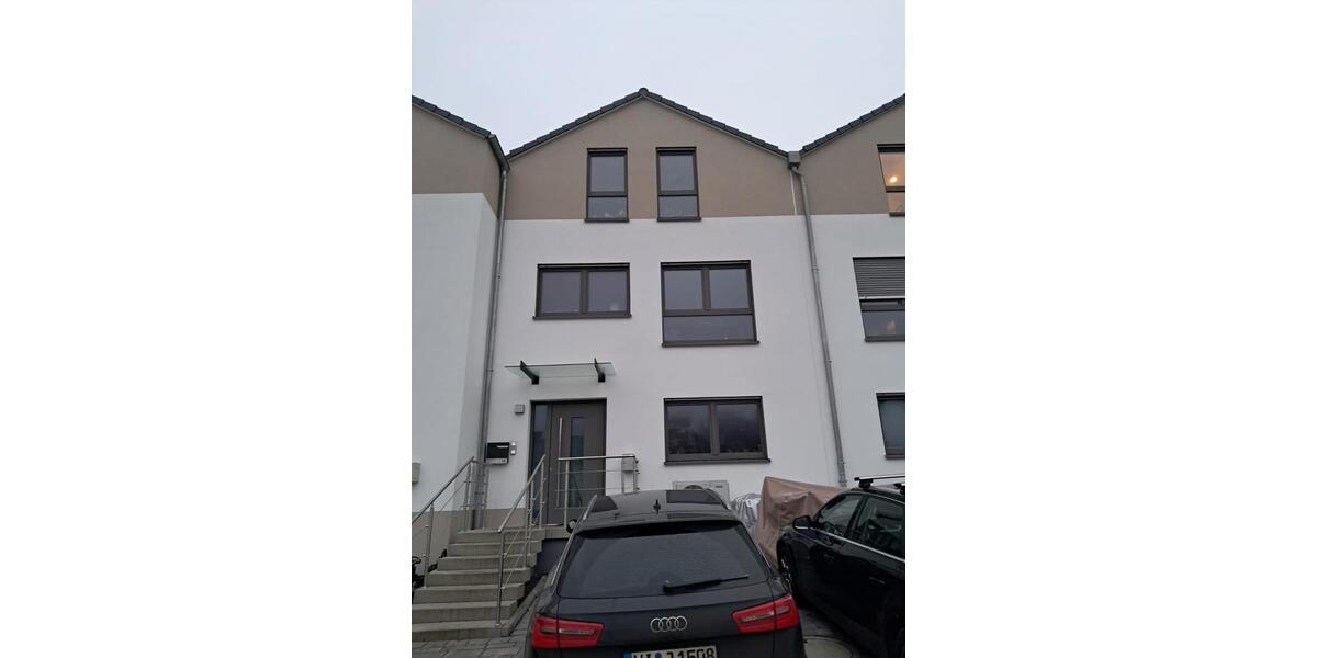 Reihenhaus Bad Schwalbach - 7 Zimmer, 180 m&sup2;, 1.800&euro; | Angebot:26226423