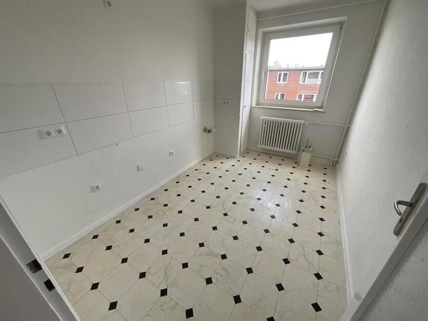 Teilmodernisierte 2-ZKB-Wohnung mit Einbauküche direkt in der Gökerstraße zu vermieten! zimmer