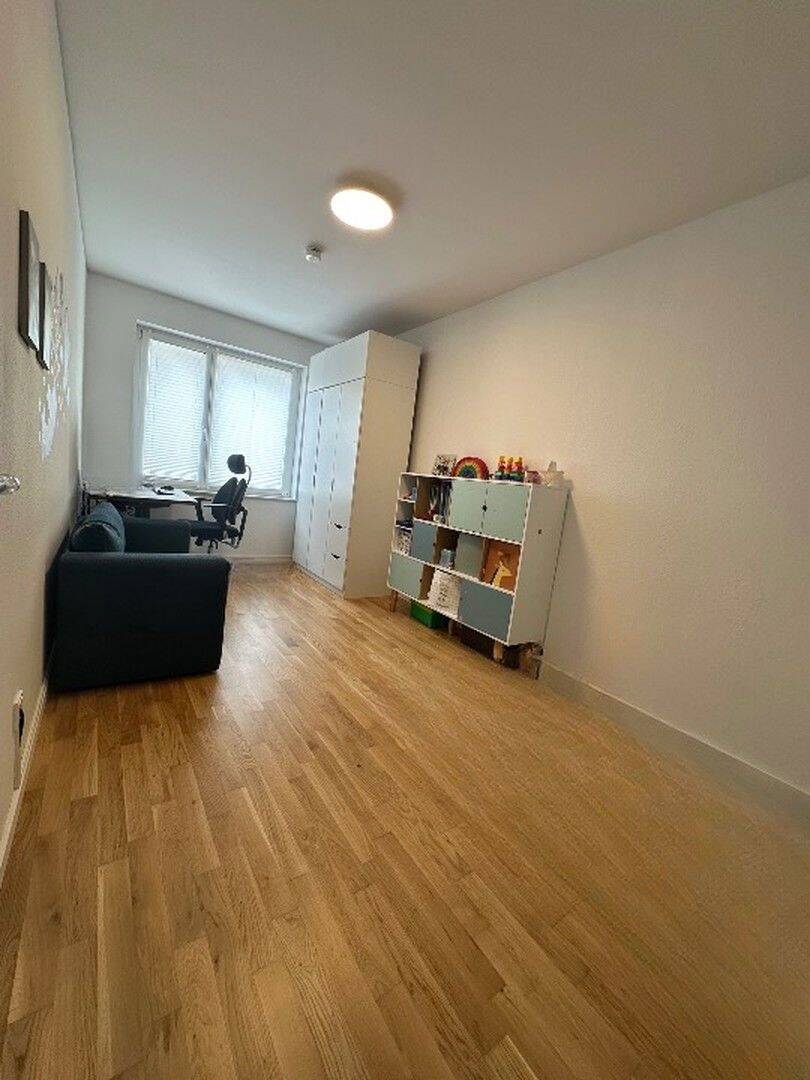 Vollmöblierte 3-Zimmer-Wohnung mit EBK, Terrasse, TG-Stellplatz & E-Ladesäule - ideal für Familien! 3 zimmer