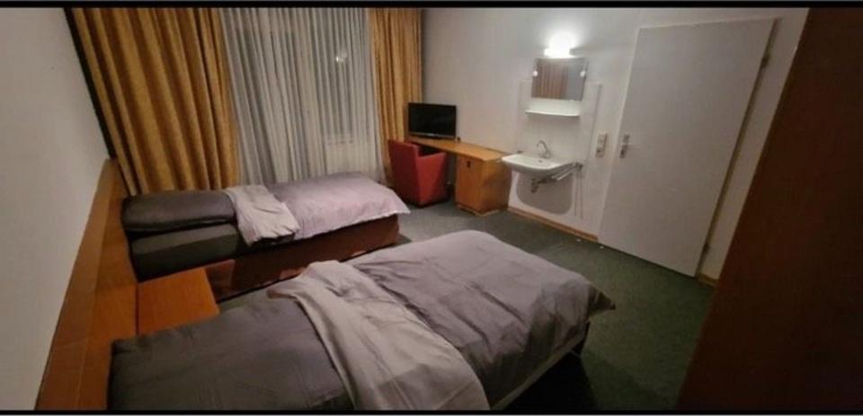 Wohnen auf Zeit Blomberg - 10 Zimmer, 20 m&sup2;, 15&euro; | Angebot:24398307