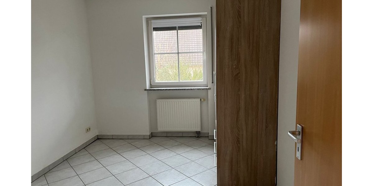2-Zimmer-Souterrain-Whg WFL ca. 45 m² Küchenzeile integriert eigener Hauseingang Terrasse u. Gartenanteil Videobegehung! - Etagenwohnung Neunburg vorm Wald | Angebot:24299329