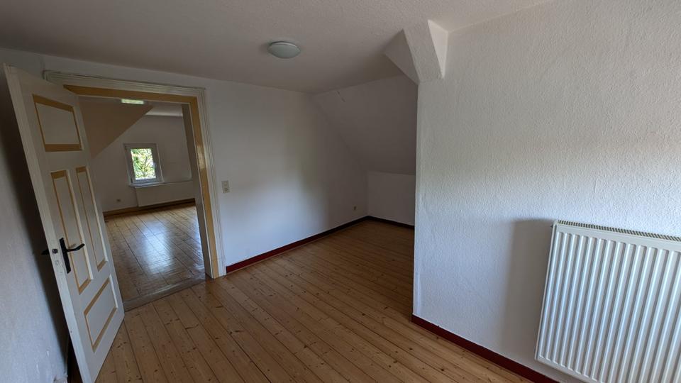 Dachgeschoßwohnung Jesberg - 2.5 Zimmer, 80 m&sup2;, 420&euro; | Angebot:25364398