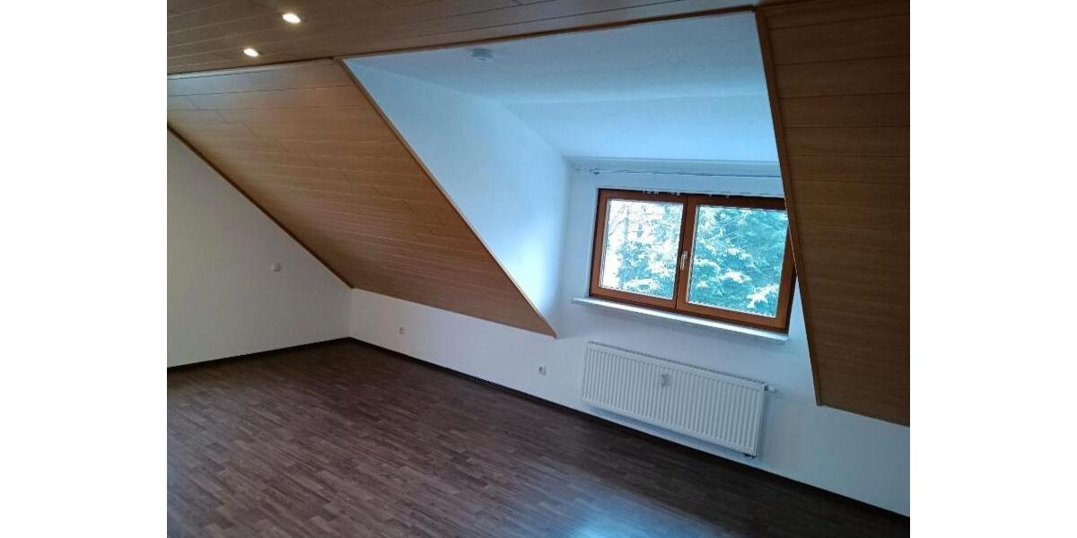 Dachgeschoßwohnung Haßfurt - 3 Zimmer, 95 m&sup2;, 850&euro; | Angebot:25644002