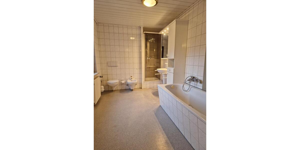 Etagenwohnung Staßfurt - 4 Zimmer, 94 m&sup2;, 611&euro; | Angebot:25547092