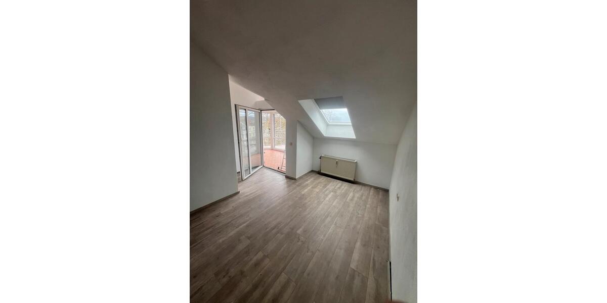Dachgeschoßwohnung Völklingen - 3 Zimmer, 110 m&sup2;, 950&euro; | Angebot:25589315