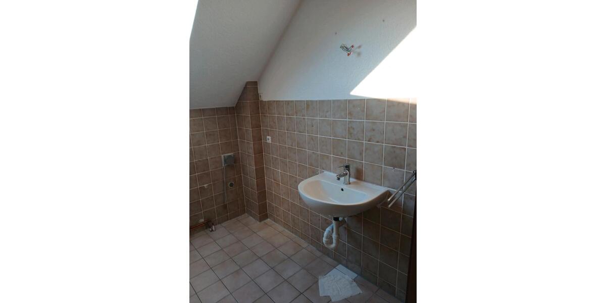 Dachgeschoßwohnung Babenhausen - 3.5 Zimmer, 95 m&sup2;, 1.100&euro; | Angebot:26560732