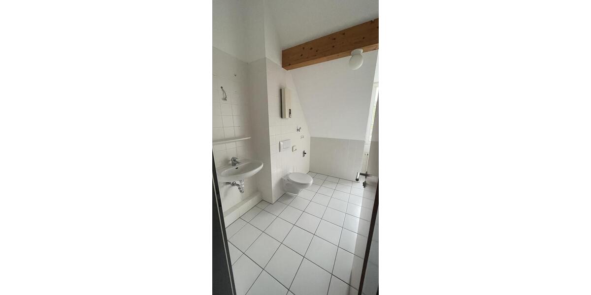 Etagenwohnung Lohmar - 2 Zimmer, 82 m&sup2;, 830&euro; | Angebot:26633961