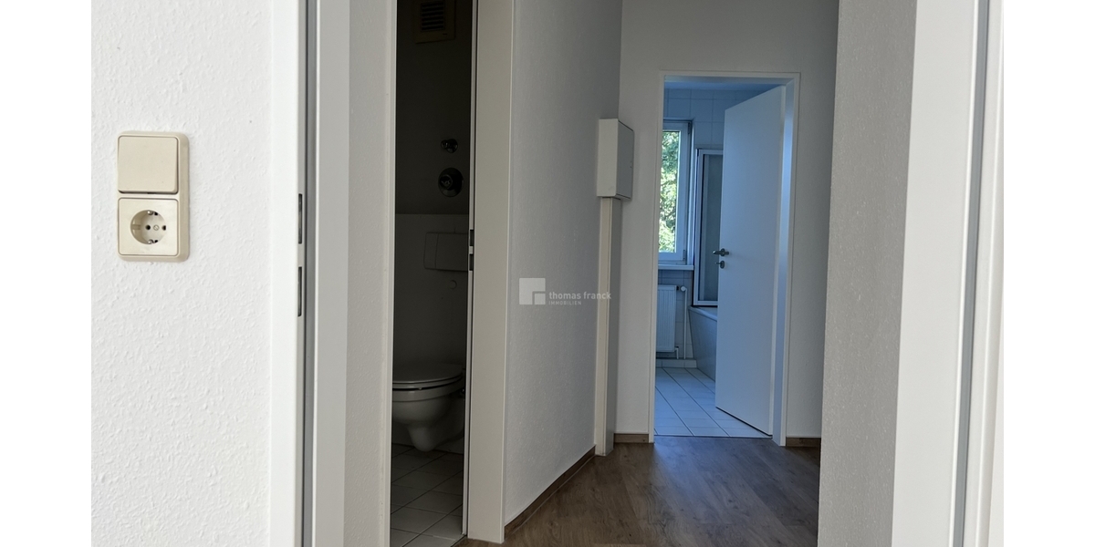 Schelfstadt am Pfaffenteich: 3-Zimmer-Wohnung mit Balkon, Fahrstuhl und Tiefgaragenstellplatz - Etagenwohnung Schwerin Schelfstadt | Angebot:26478776