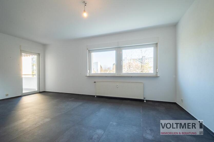 AUSZEIT - komplett renovierte Etagenwohnung mit überdachtem Balkon in Wellesweiler!