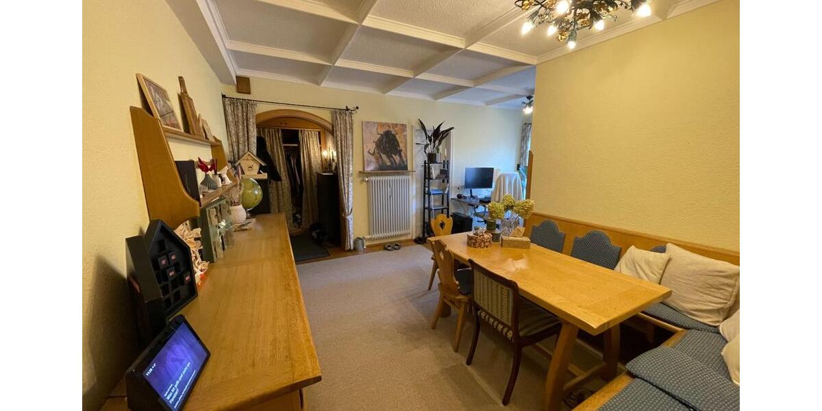 Charmante Altbauwohnung in zentraler Lage – mit Balkonen, Garage 2 zimmer