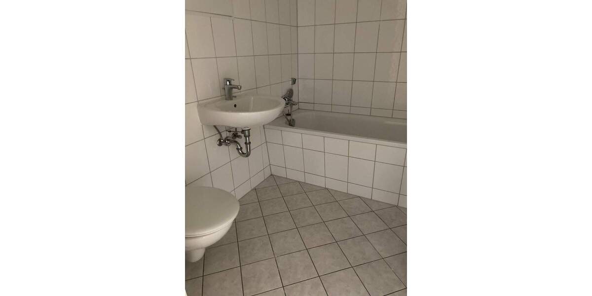 Etagenwohnung Gera Innenstadt - 3 Zimmer, 61 m&sup2;, 365&euro; | Angebot:25070379