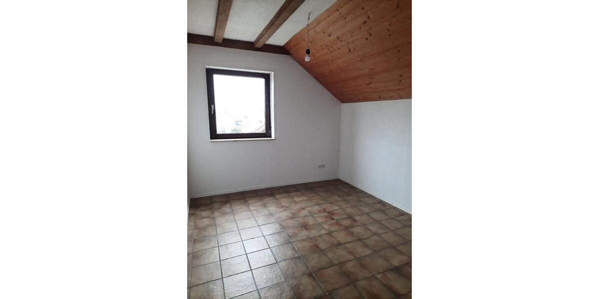 Dachgeschoßwohnung Niederstotzingen - 3 Zimmer, 90 m&sup2;, 775&euro; | Angebot:26024504