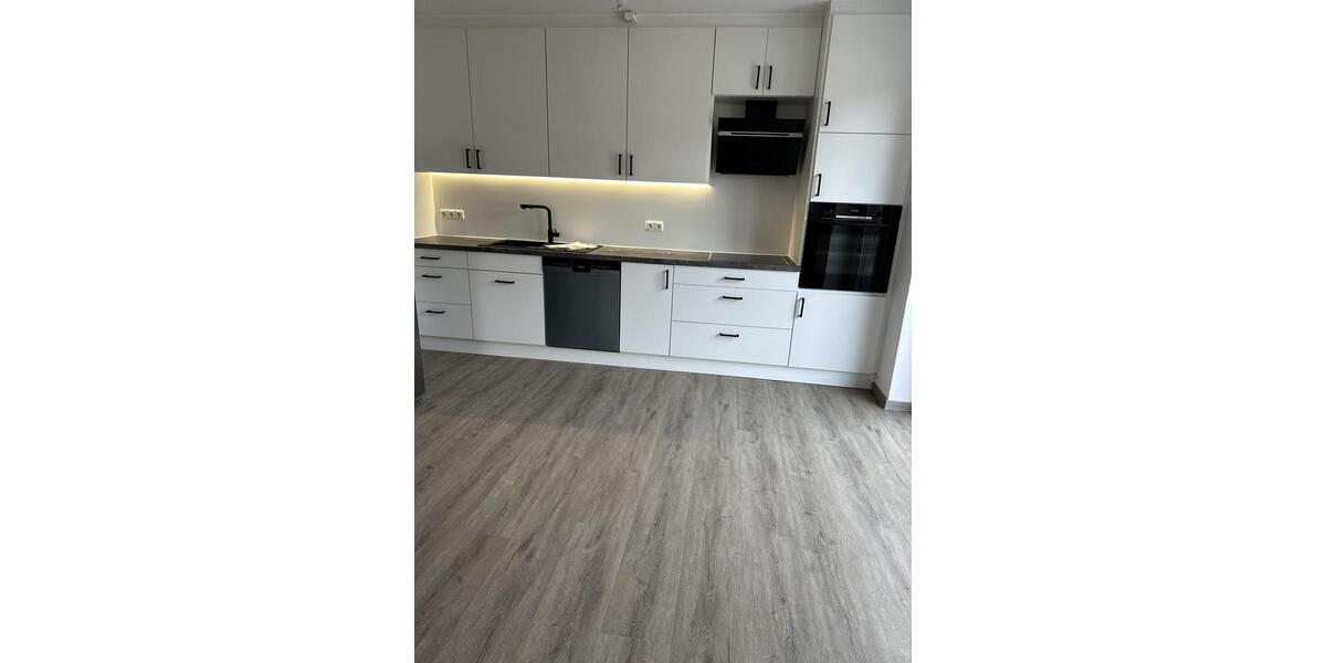 Moderne 4- Zimmer Dachgeschosswohnung in Adendorf 4 zimmer