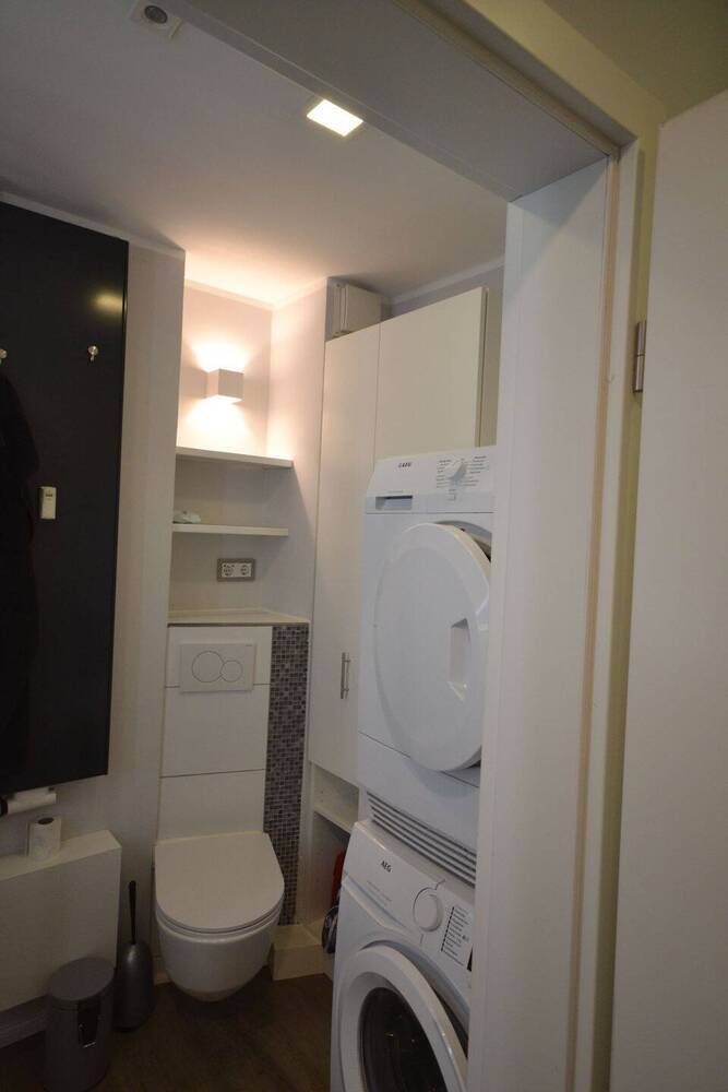 HVV Immobilien: Moderne, super ausgestattete 1,5 Zimmer-ObergeschossWohnung mit Balkon in zentral gelegener Lage zu vermieten!