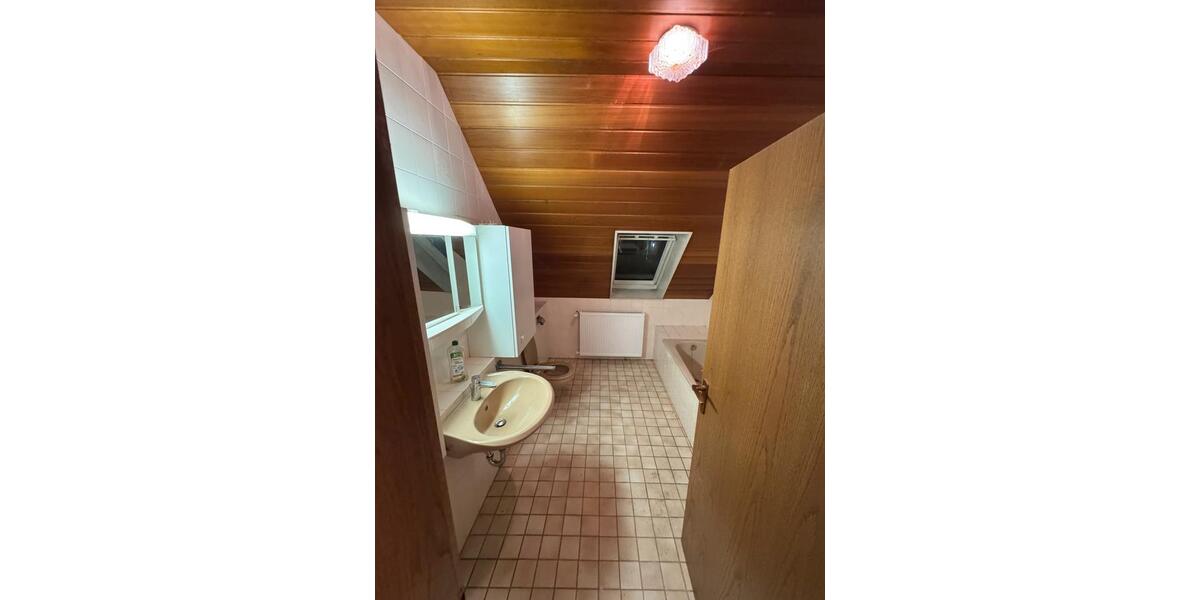 Dachgeschoßwohnung Preußisch Oldendorf - 2 Zimmer, 75 m&sup2;, 470&euro; | Angebot:25256413