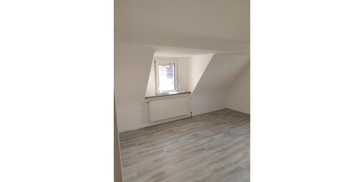 Vermiete WG Zimmer an eine Einzelperson 2 zimmer