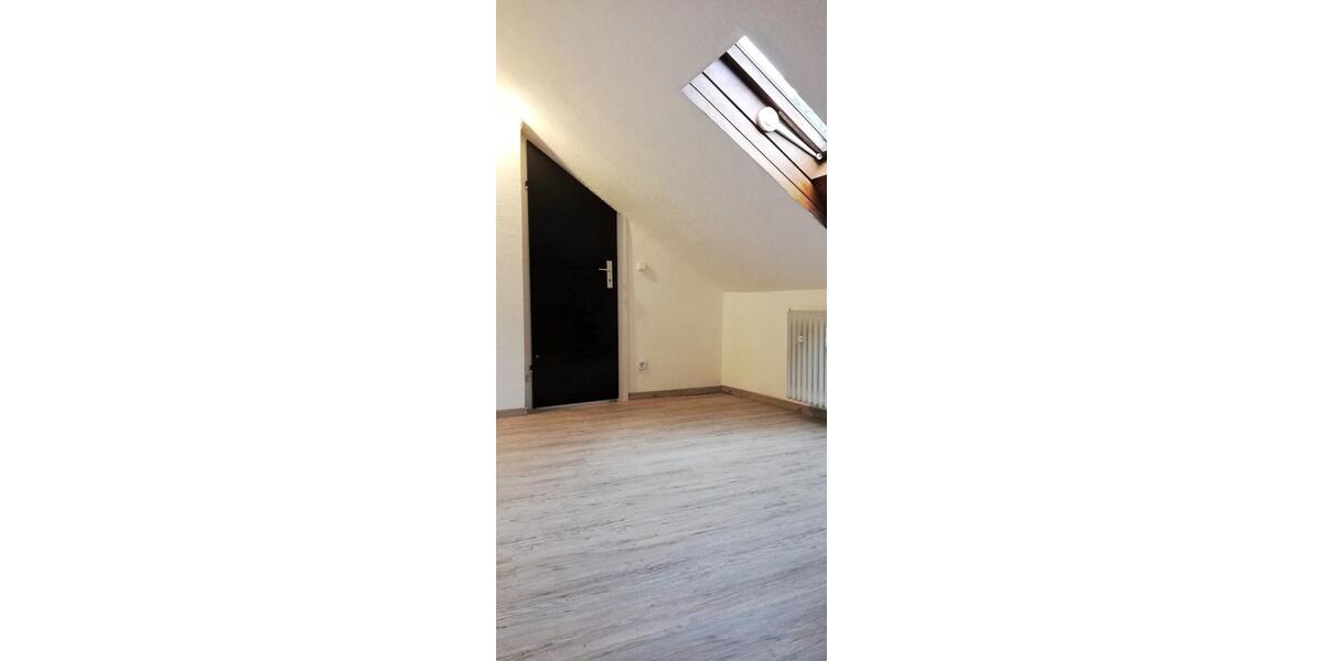 Dachgeschoßwohnung Saarbrücken - 3 Zimmer, 70 m&sup2;, 560&euro; | Angebot:25148200