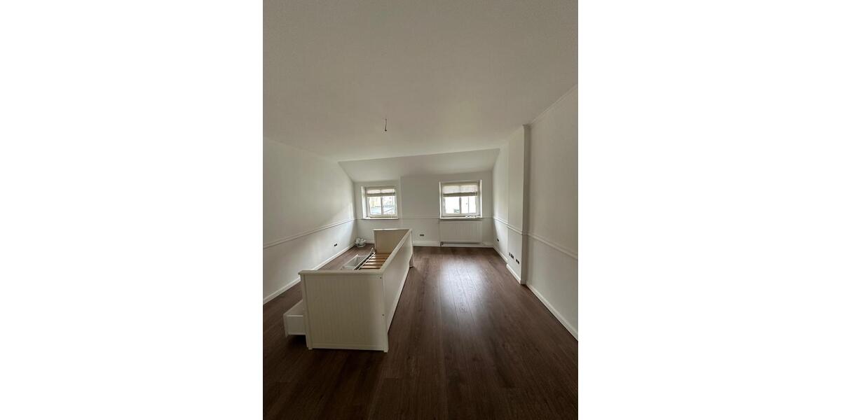 Dachgeschoßwohnung Strausberg - 5 Zimmer, 250 m&sup2;, 2.250&euro; | Angebot:25044276