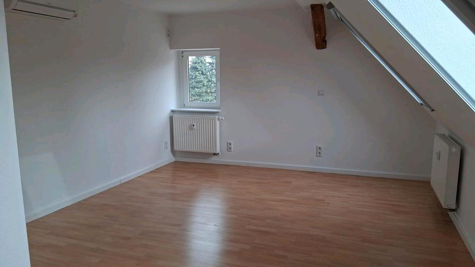 Schöne 2 Zimmer Dachgeschosswohnung ab sofort zu vermieten 2 zimmer